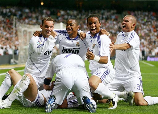 波兰主帅惊叹莱万职业精神：罗纳尔迪尼奥都不敢这样活