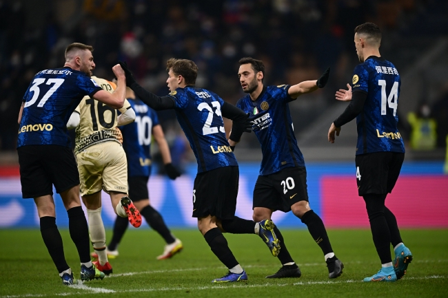 每体：巴萨冬窗将找“新伊尼戈”，在关注施洛特贝克、格伊等（每体：巴萨冬窗物色“伊尼戈接班人”，关注施洛特贝克、格伊等）