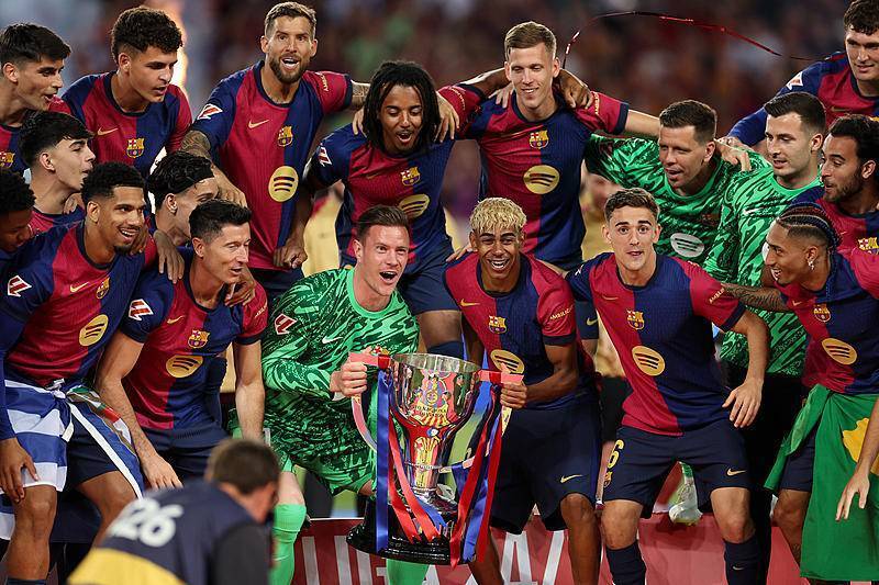 世欧预半场：霍扎、阿比切尔造杀机，瑞士暂0-0科索沃（世预赛欧区半场：霍扎、阿比切尔频造险机，瑞士暂与科索沃0-0）