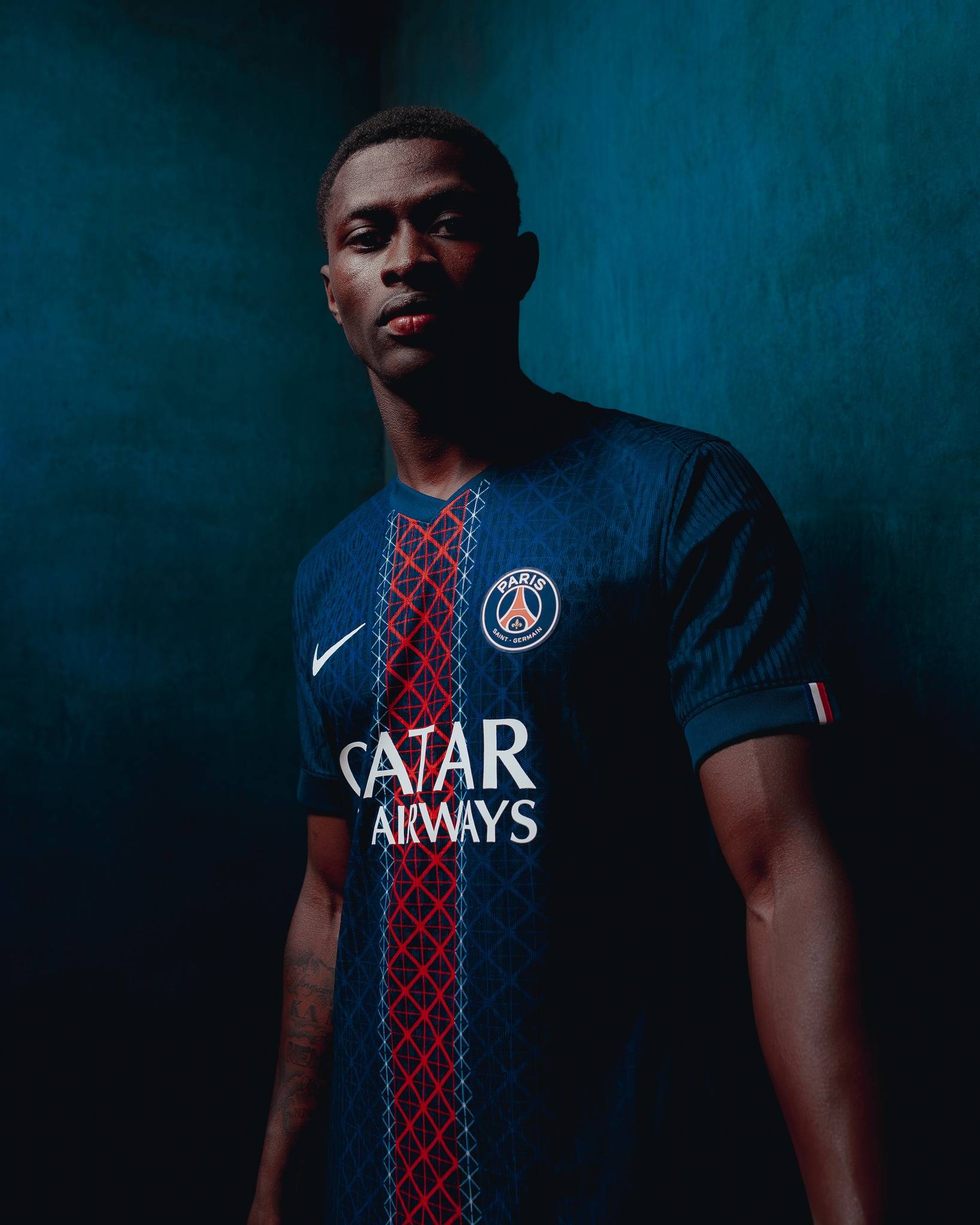 喀麦隆足协和教练点名不同球报道埃托奥解雇阿布巴卡尔以保护记录（媒体称埃托奥为保纪录解雇阿布巴卡尔，喀麦隆足协与主帅各执一词）