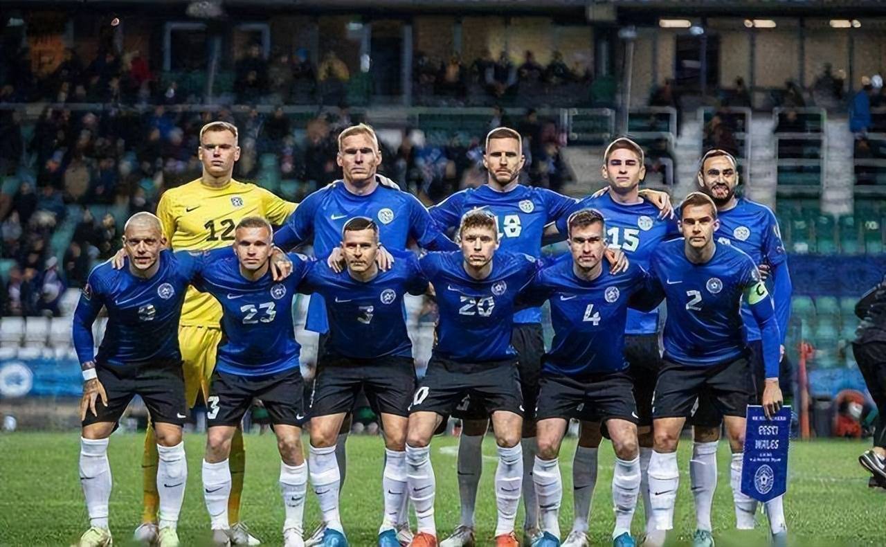 德甲2025年度积分榜：拜仁仅1负34轮轰107球，积87分比第2多21分（2025德甲积分榜：拜仁34轮仅1败狂轰107球，87分甩开第二名21分）