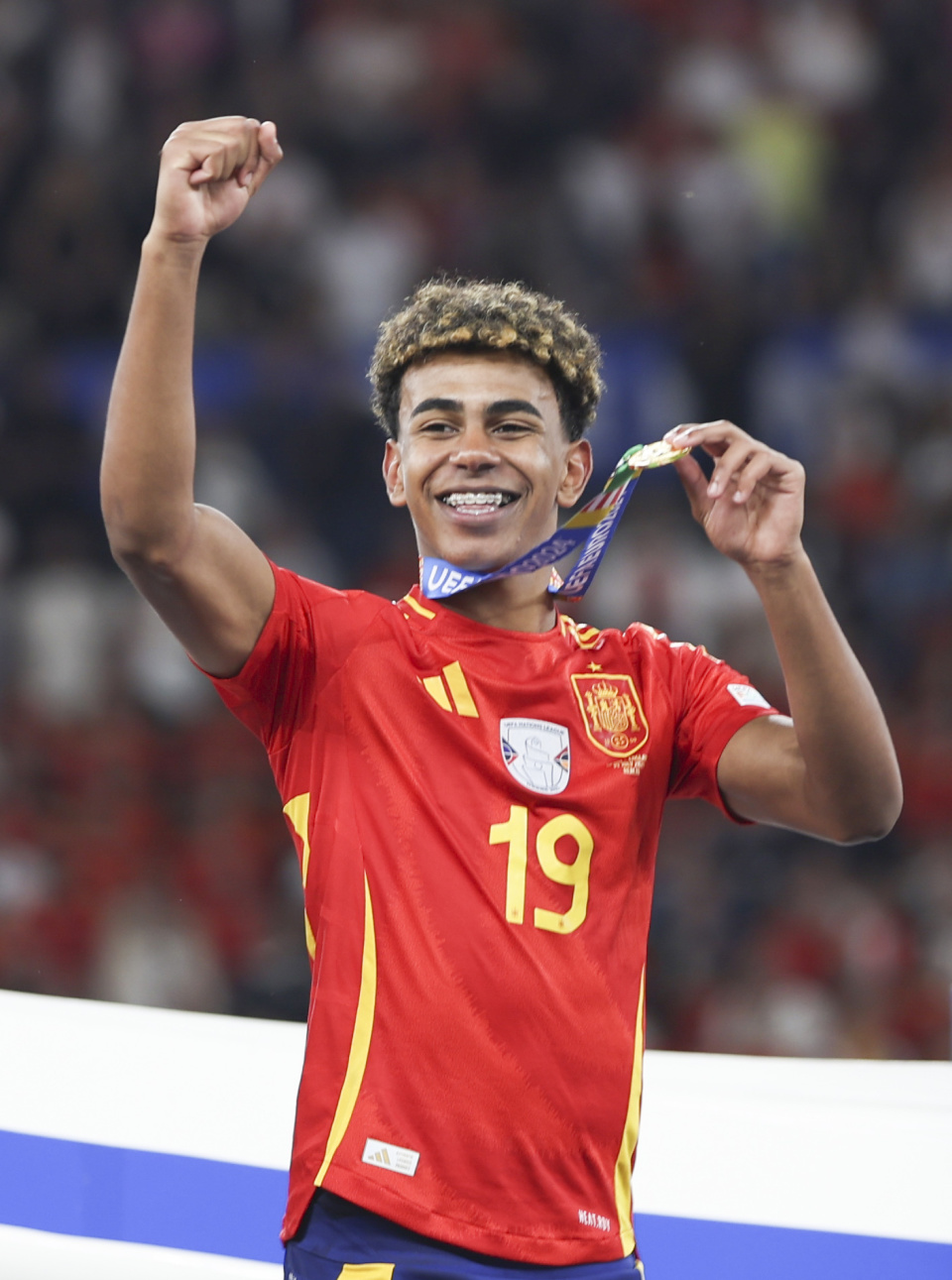 RMC：如果于帕决定不和拜仁续约，巴黎将开出合同报价