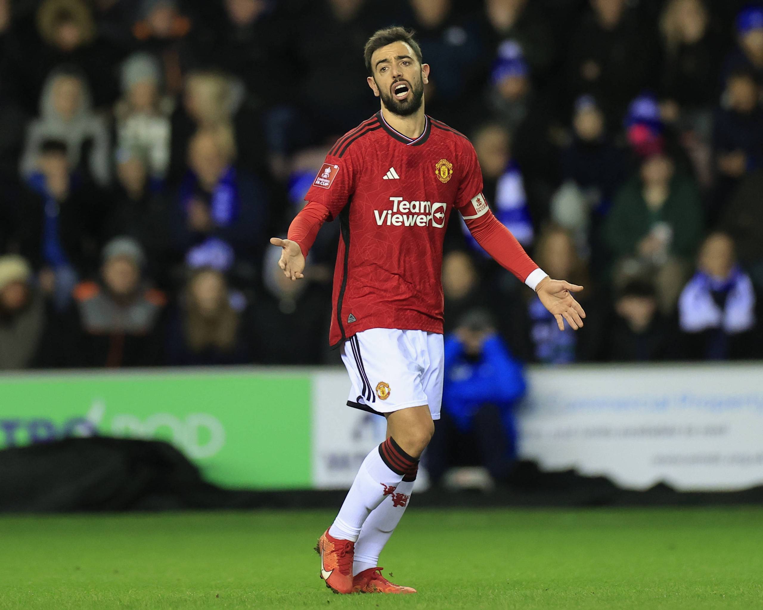 欧冠赛场精彩瞬间：巴萨2-1战胜拜仁,