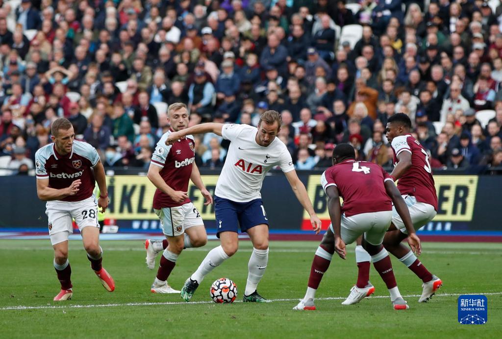 足球西甲双雄同日失分，冠军悬念再次被点燃（西甲两强同日丢分，争冠悬念重燃）