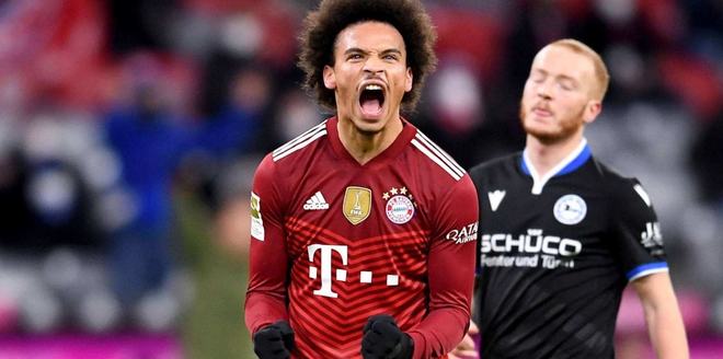 一日意甲动向：国米大胜科莫晋级榜首，米兰中锋实在是太令人发愁（意甲今日速递：国米横扫科莫登顶榜首，米兰中锋难题令人头疼）