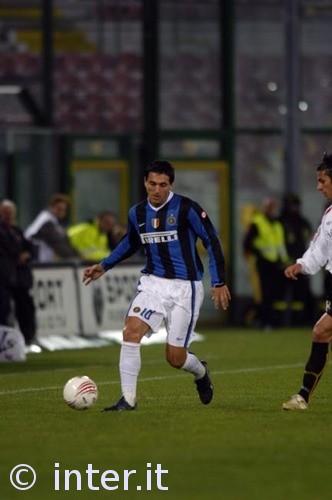 韩K2附加赛半场：巴萨尼破门，黄在闰送礼，富川2-0水原（韩K2附加赛半场战报：巴萨尼建功，黄在闰失误，富川2-0领先水原）